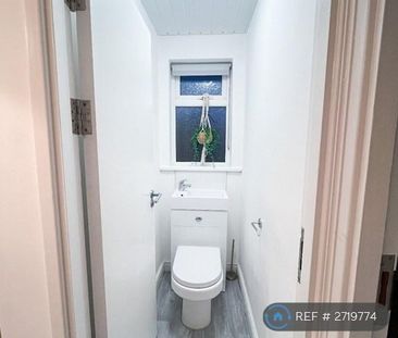 1 bedroom in a house share to rent - Photo 5