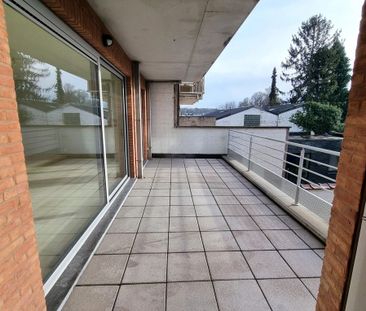 Appartement met 2 slaapkamers, ruim terras en staanplaats! - Photo 3