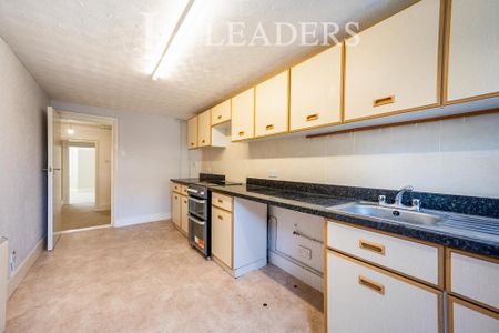 2 bedroom flat to rent - Photo 3