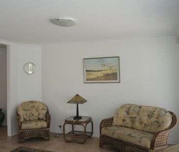 Refresh yourself in this tranquil partly furnished family villa! - Photo 5