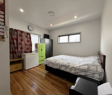 Warm & Spacious Family Home in a Fantastic Location - Photo 5