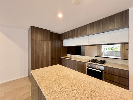 Luxurious 3 bedrooms Living in Camperdown's Heart - Photo 1