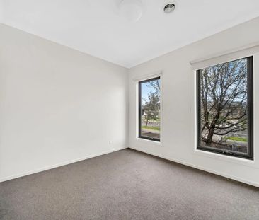 Spacious 4-Bedroom Home in Wollert - Photo 5