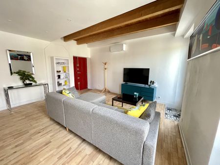 Location Appartement 4 pièces 104m² NIMES 30000 - Photo 2