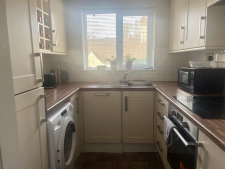 2 bedroom flat to rent - Photo 4