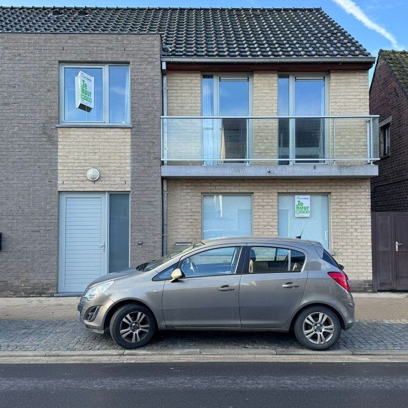 Energiezuinige woning met 3 slaapkamers, tuin en garage in het centrum van Koekelare - Photo 1