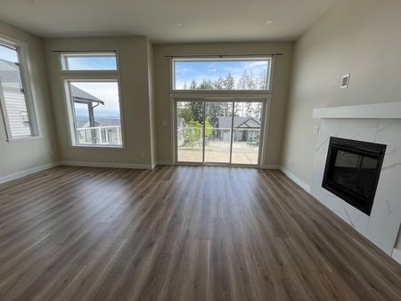 $3,650 Modern Family Home Ladysmith 3 bedroom plus den - Photo 2