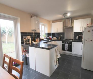 3 bedroom semi-detached house to rent - Photo 6