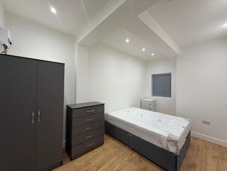 1 bedroom in a house share to rent - Photo 2