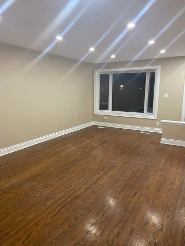 For Lease - 330 Rosedale Drive, Whitby, Ontario - Photo 2