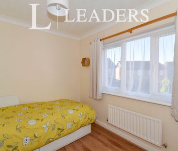 3 bedroom house to rent Oaktree Close, Hamilton, Leicester, LE5 - Photo 2