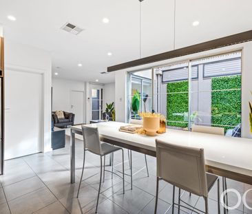 Open the Door To Classy Cosmopolitan Living - Photo 3