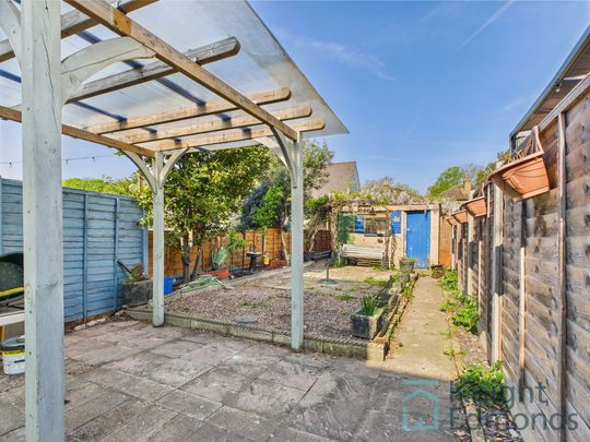 2 bed mid-terraced house to rent in Fox Street, Gillingham, ME7 - Photo 1