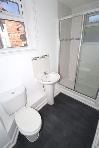 1 bedroom ground floor flat to rent - Photo 5