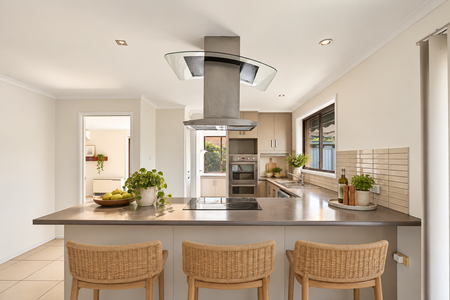 Bright & Modern Living in West Albury - Photo 5
