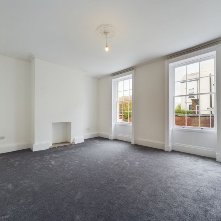 4 Bedroom Detached House - Photo 1