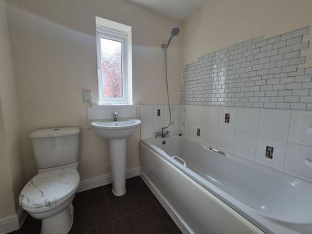 3 bedroom semi-detached house to rent - Photo 3