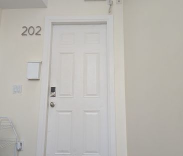 For Lease - 2222 Dundas Street Unit# 202, Toronto, Ontario - Photo 3