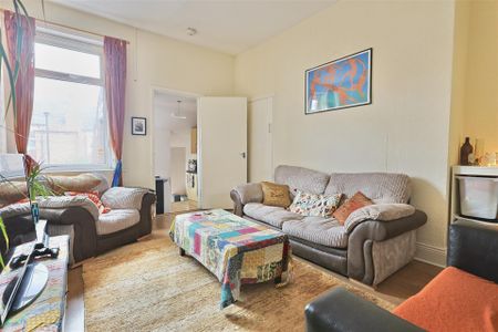 2 bedroom Flat to rent in Simonside Terrace, Heaton, Newcastle upon Tyne - Photo 3