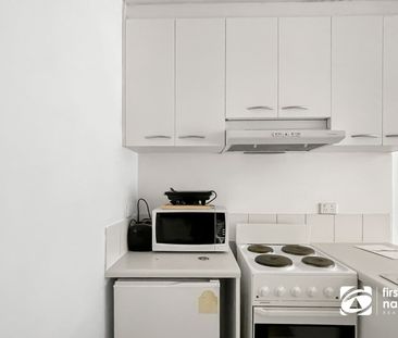 BRIGHT, SPACIOUS & FURNISHED STUDIO! - Photo 3