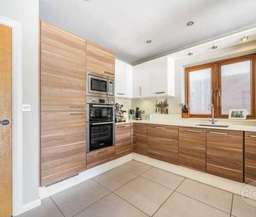 Trinity Hill, Medstead, Alton, Hampshire, GU34 - Photo 3