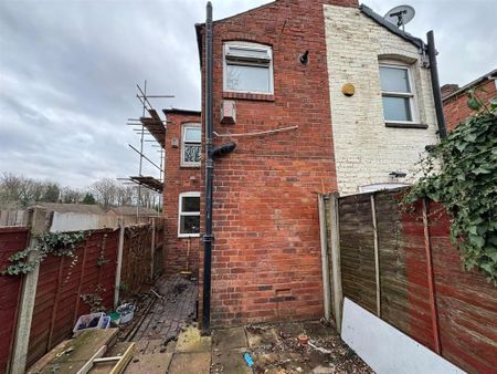2 bedroom terraced house to rent - Photo 4
