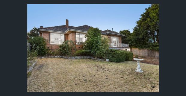 Large Modern Family Home - Photo 1