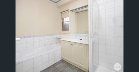 TWO BEDROOM HOME IN CENTRAL LOCATION! - Photo 4