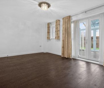 4 bedroom detached house to rent - Photo 2