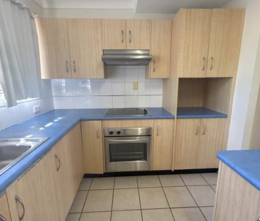 LOVELY & EASY 2 BEDROOM 1 BATHROOM TOWNHOUSE IN KIRWAN - Photo 3