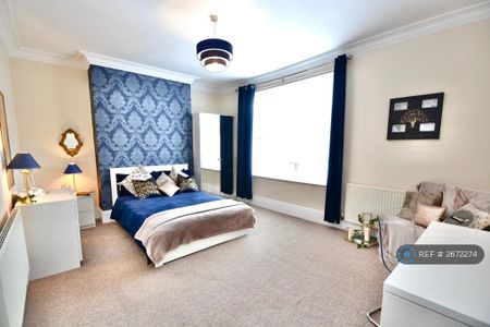 6 bedroom terraced house to rent - Photo 4