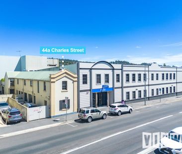 Perfectly Located Townhouse - Photo 4