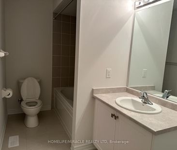 Detached Home For Lease | X8043102 - Photo 5