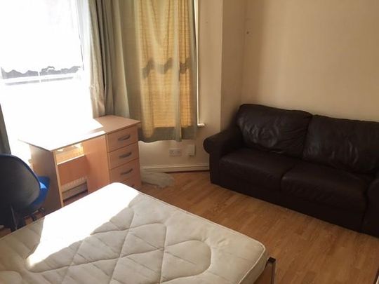 3 bedroom flat to rent - Photo 1