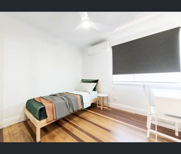 3 month Accommodation Available - Furnished + Utilities Included - Photo 4
