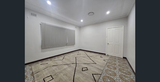 FANTASTIC THREE BEDROOM FAMILY HOME! - Photo 1