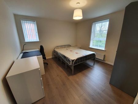 2 bedroom flat to rent - Photo 2