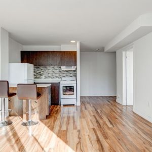 One-bedroom Apartments -Available In November And December- Starting From $1,200 - 3777 ST-URBAIN, Montréal - Photo 2