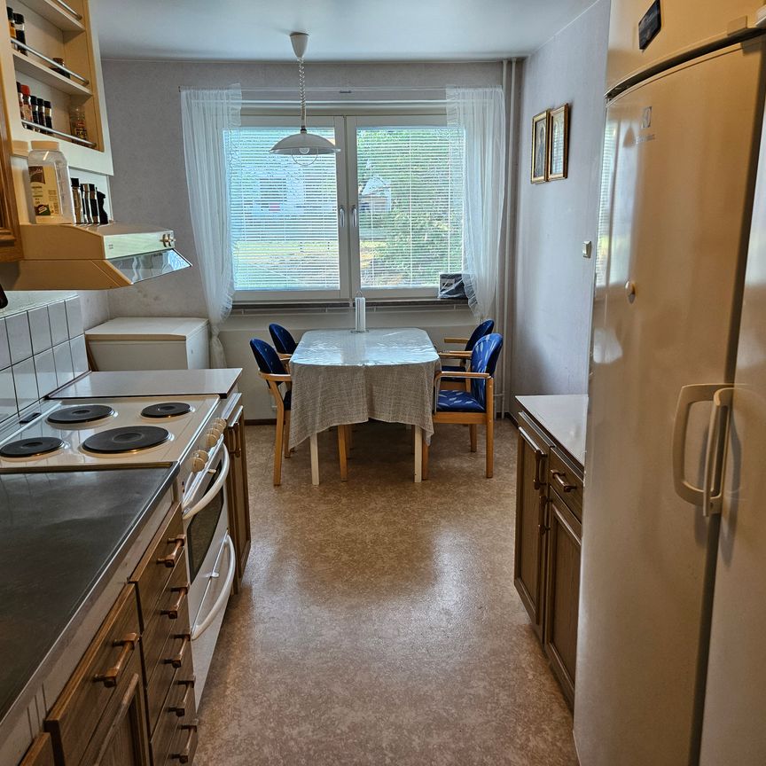 Idholmsvägen, Skärholmen - Photo 1