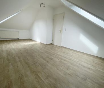 *** Gemütliches 2-Raum-DG-Kuschelnest mit Einbauküche in Weißenborn... - Photo 1