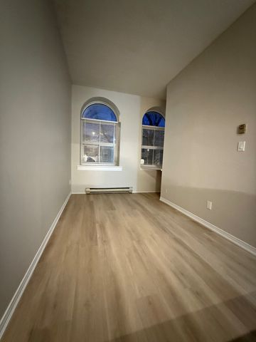 1-123 Wyndham St N - Photo 5