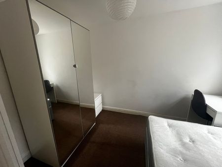 Room in a Shared House, Brentbridge Road, M14 - Photo 4