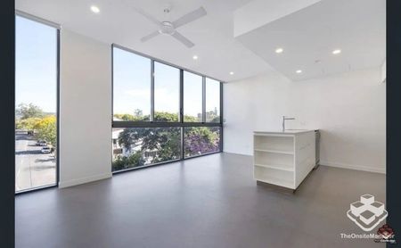 Fully furnished 1 bedroom apartment in the heart of Toowong - Photo 3