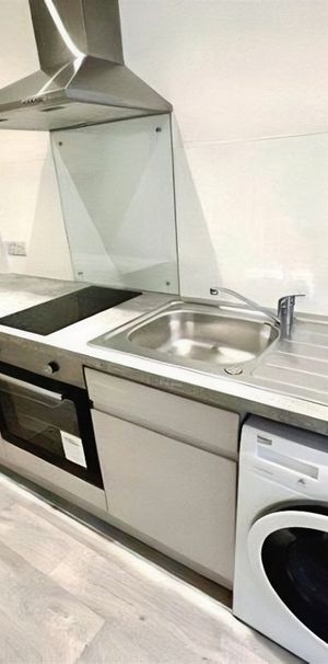 Shirley Road, SO15 - Photo 1