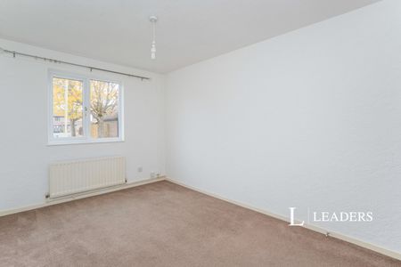 3 bedroom bungalow to rent Woodward Close, Gosport, PO12 - Photo 2