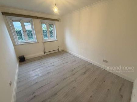 Town Lane, Stanwell, TW19 - Photo 2