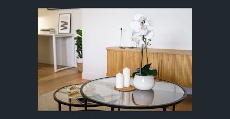 Bright and spacious one-bedder with study - Photo 2