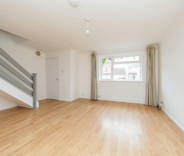 3 bedroom house to rent Dorking Crescent, Clacton-on-Sea, CO16 - Photo 2