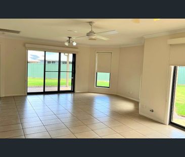 Modern duplex in South Dubbo - Photo 1