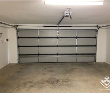 3 BEDROOM TOWNHOUSE - Double Garage, Air Cons, Pets Welcome - Photo 6